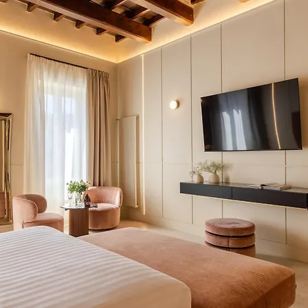 招待所 Tritone Luxury Piazza Navona 4*